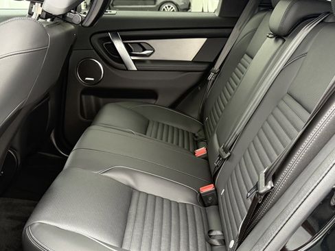 New 2025 Land Rover Discovery Sport Dynamic SE image 24