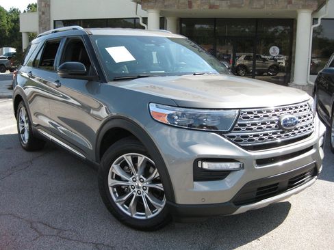 Used 2020 Ford Explorer Limited RWD image 2