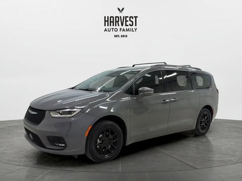Used 2021 Chrysler Pacifica Touring-L FWD image 1