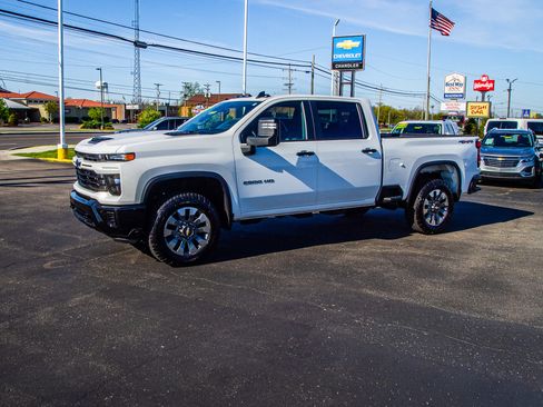 Used 2025 Chevrolet Silverado 2500 Custom w/ Custom Value Package AWD/4WD image 3