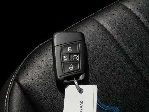 Certified 2023 Volkswagen Tiguan SE FWD image 31