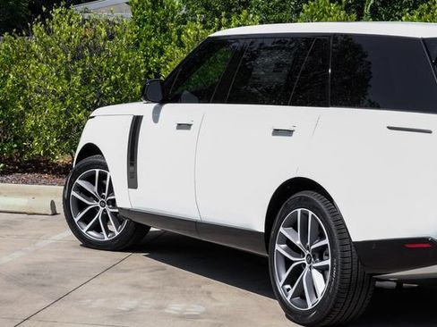 New 2027 Land Rover Range Rover Long Wheelbase SE AWD/4WD image 14