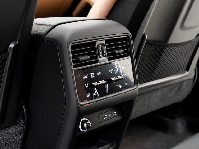 Certified 2026 Porsche Cayenne AWD/4WD image 25