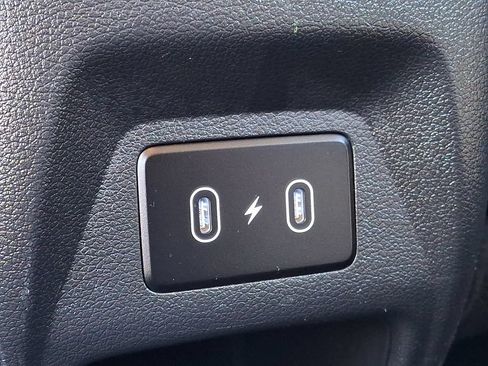 Used 2025 Hyundai Venue SEL FWD image 11
