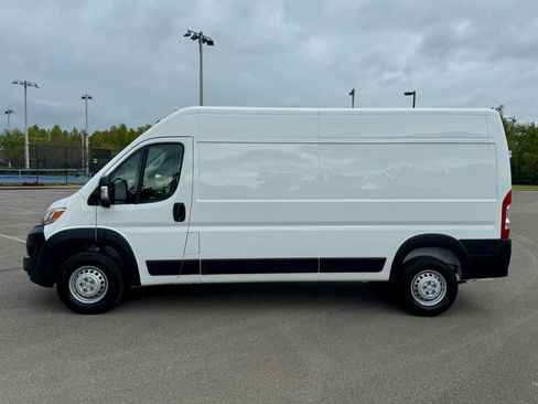Used 2025 RAM ProMaster 2500 w/ Convenience Group image 9