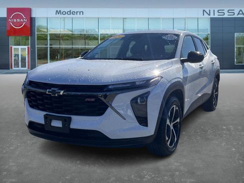 Used 2024 Chevrolet Trax RS image 1
