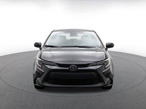 Used 2025 Toyota Corolla LE FWD image 2