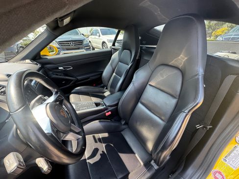 Used 2022 Porsche 718 Cayman RWD image 12