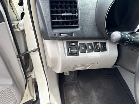 Used 2013 Toyota Highlander Limited FWD image 11