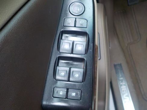 Used 2019 Chevrolet Suburban LT RWD image 11