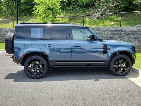 New 2026 Land Rover Defender 110 X-Dynamic SE AWD/4WD image 11