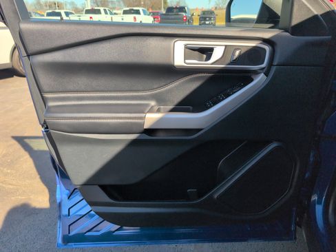 Used 2022 Ford Explorer XLT w/ Equipment Group 202A image 15