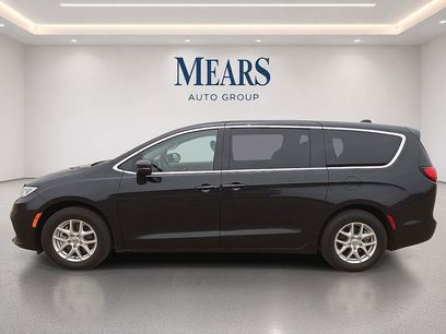 Used 2023 Chrysler Pacifica Touring-L