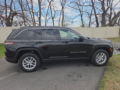 New 2025 Jeep Grand Cherokee Laredo X w/ Luxury Tech Group I AWD/4WD image 16