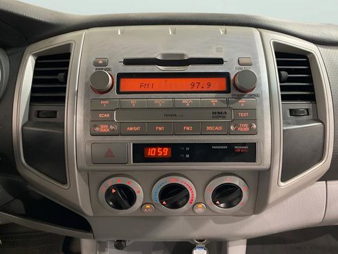 Used 2011 Toyota Tacoma PreRunner image 17