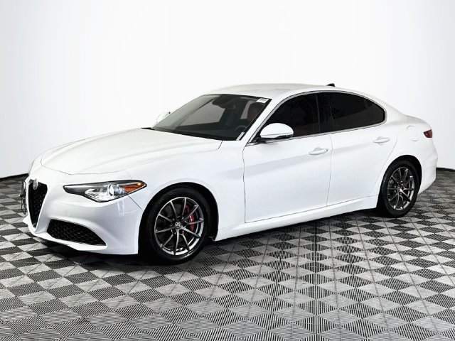 Used 2018 Alfa Romeo Giulia RWD image 4