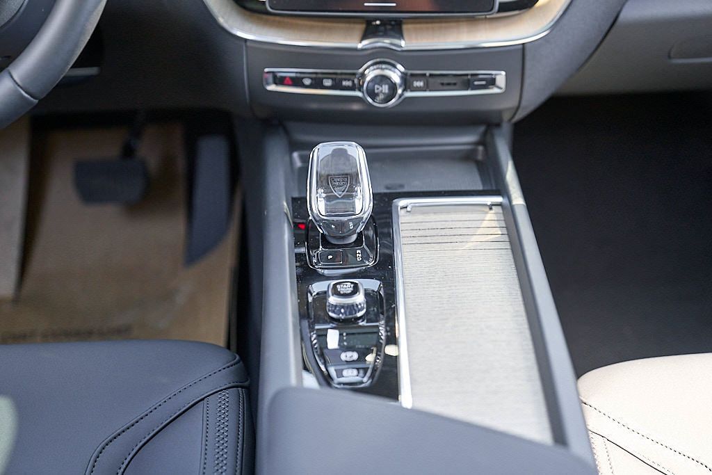 New 2026 Volvo XC60 B5 Core w/ Protection Package AWD/4WD image 27