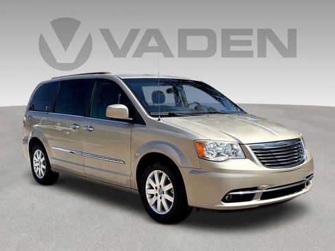Used 2015 Chrysler Town & Country Touring w/ Driver Convenience Group FWD image 1