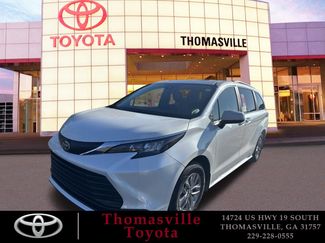New 2025 Toyota Sienna XLE video 1