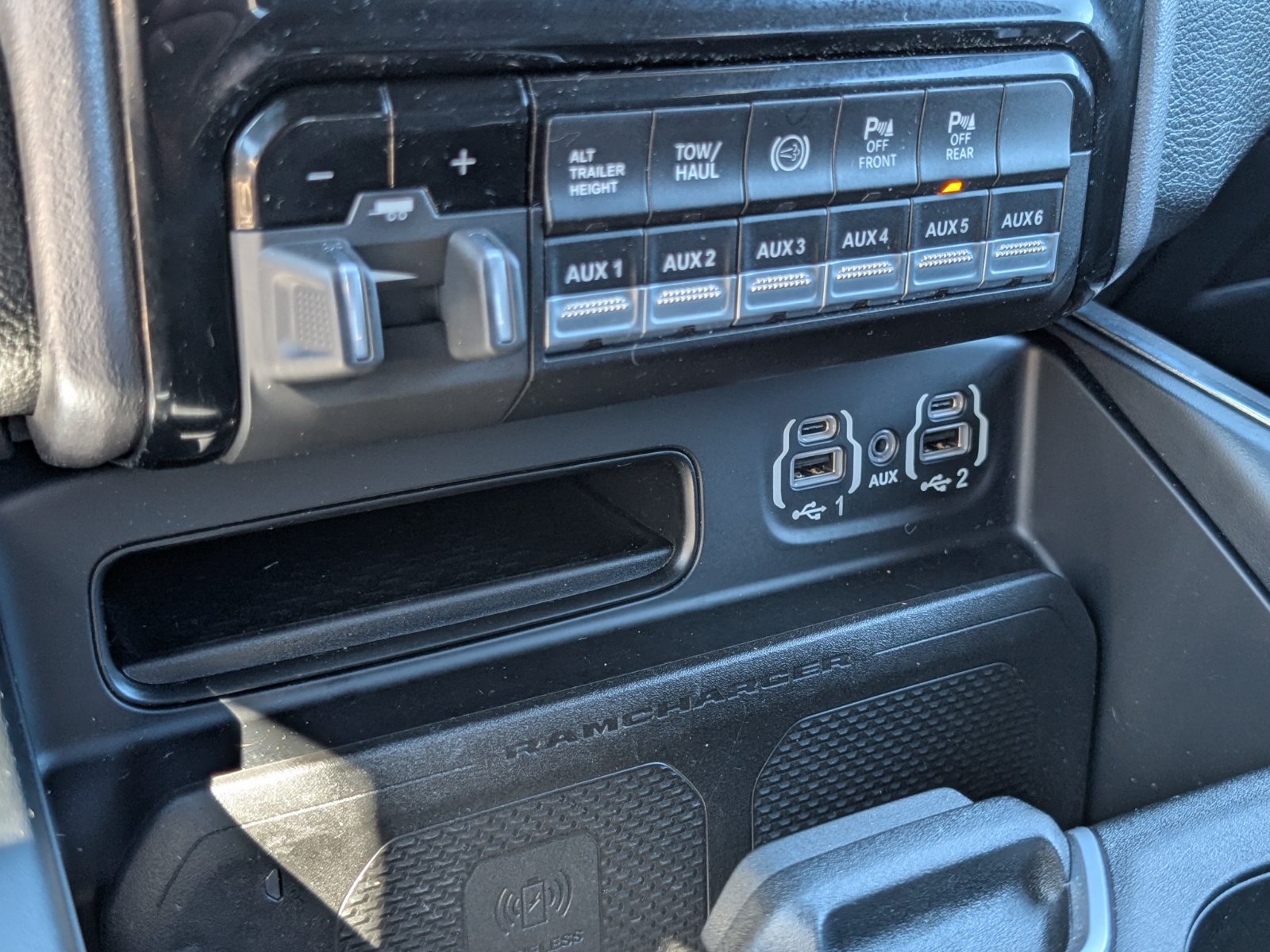 Used 2023 RAM 3500 Laramie AWD/4WD image 17