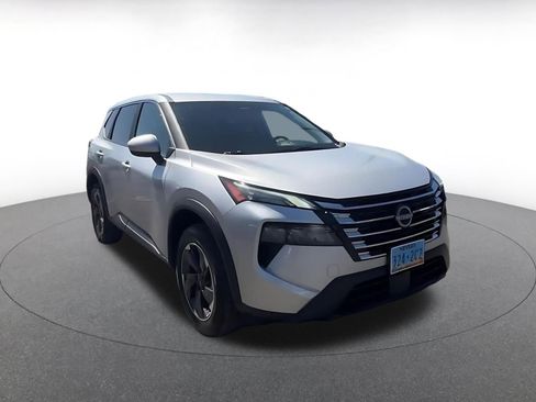 Used 2025 Nissan Rogue SV FWD image 3