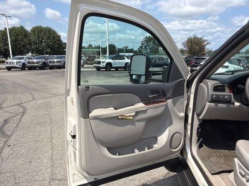 Used 2012 GMC Yukon XL SLT w/ SLT-2 Equipment Package AWD/4WD image 23