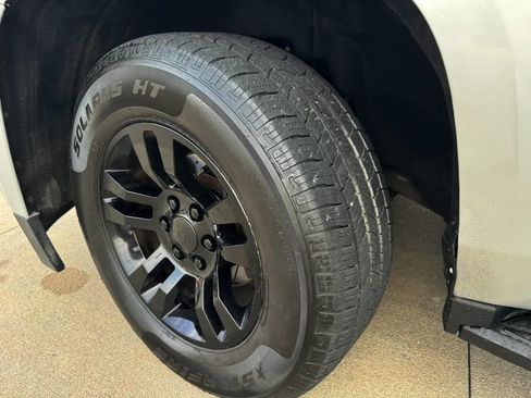 Used 2019 Chevrolet Suburban LT image 28