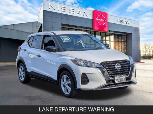 Used 2023 Nissan Kicks S image 2