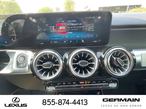 Used 2022 Mercedes-Benz GLB 250 4MATIC image 18