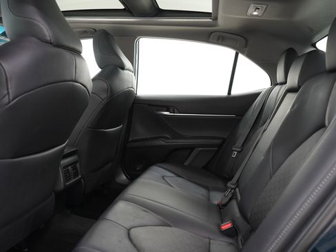 Used 2018 Toyota Camry XSE image 17