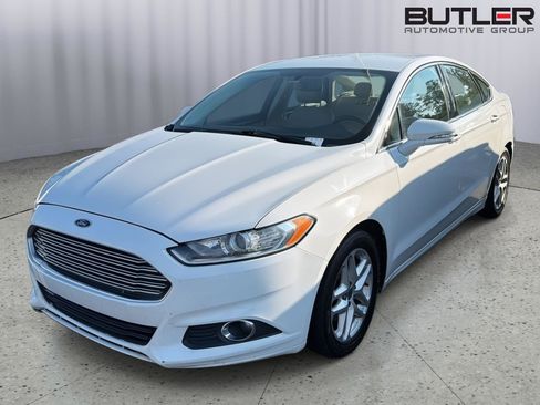 Used 2013 Ford Fusion SE FWD image 2