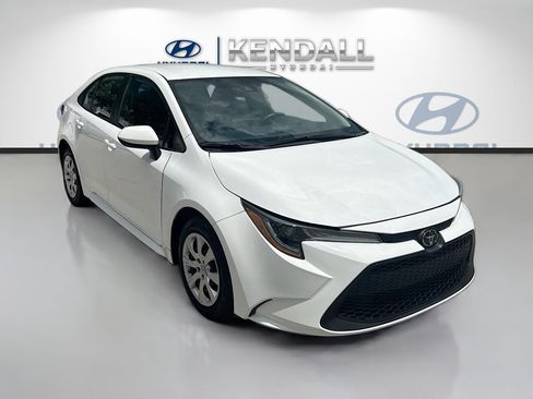 Used 2022 Toyota Corolla LE FWD image 1