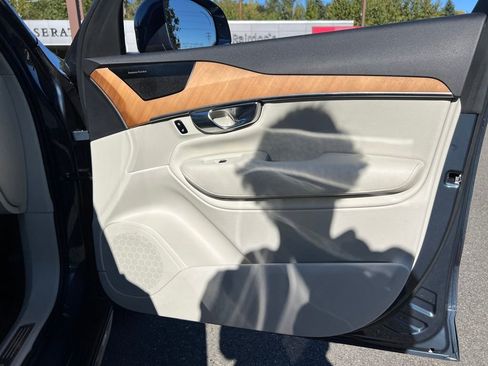 Used 2022 Volvo XC90 T6 Momentum w/ Advanced Package image 25