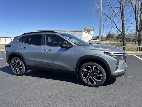 New 2026 Chevrolet Trax RS image 4