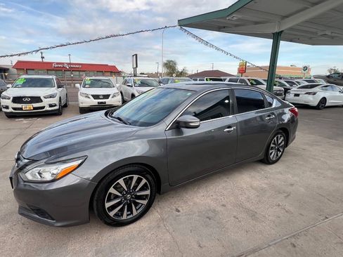 Used 2017 Nissan Altima 2.5 SL w/ Moonroof Package FWD image 20