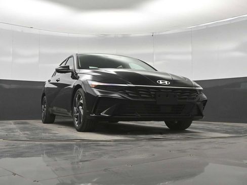 New 2026 Hyundai Elantra Limited FWD image 33