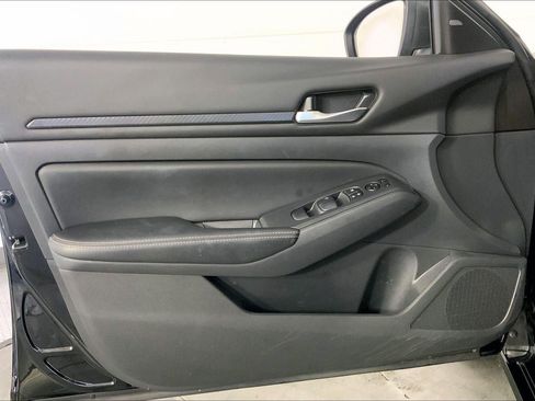 Used 2025 Nissan Altima 2.5 SV FWD image 24