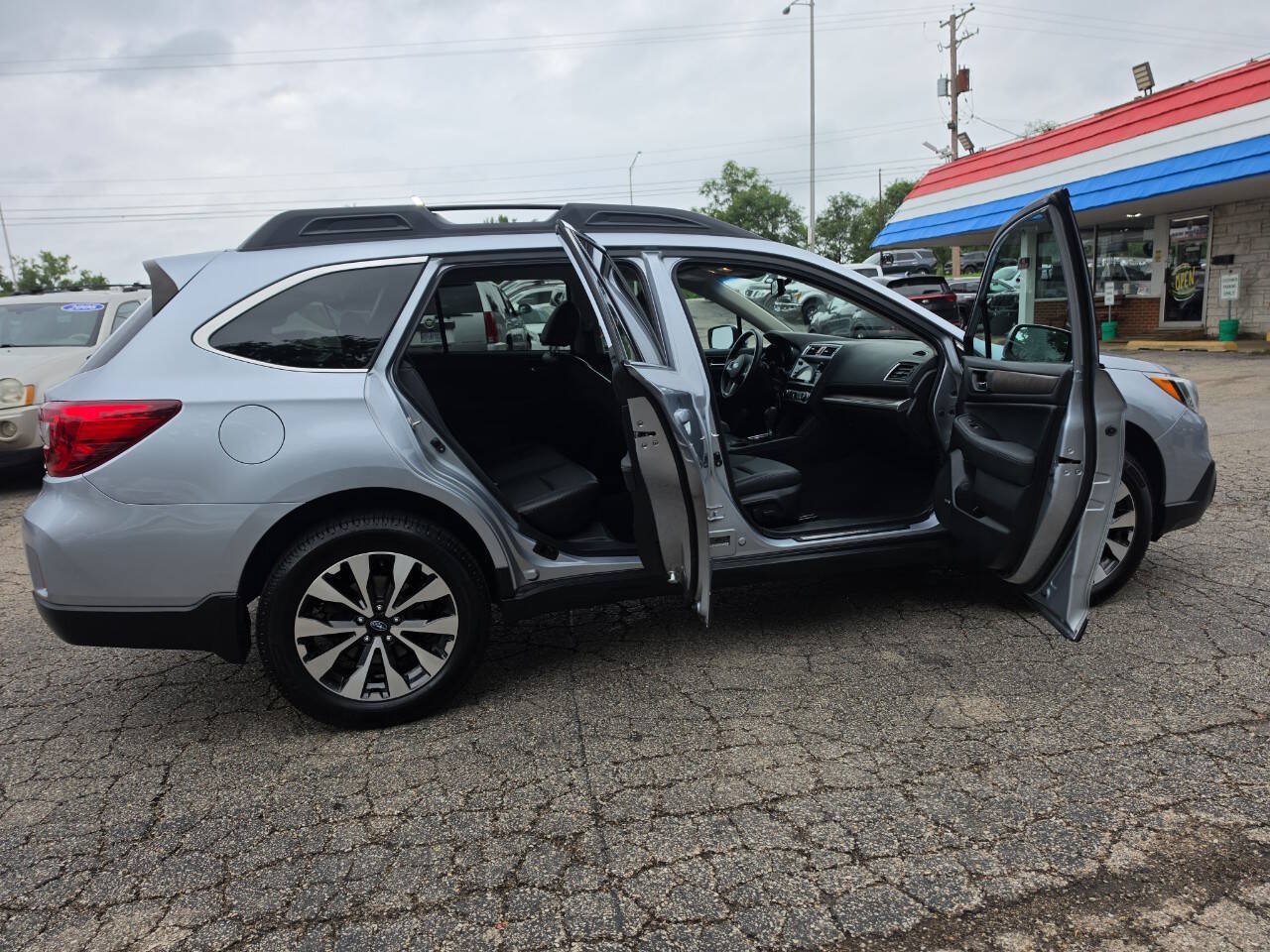 Used 2016 Subaru Outback 3.6R Limited AWD/4WD image 32