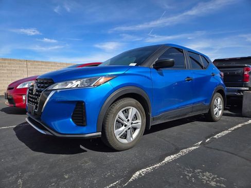 Used 2024 Nissan Kicks S image 2