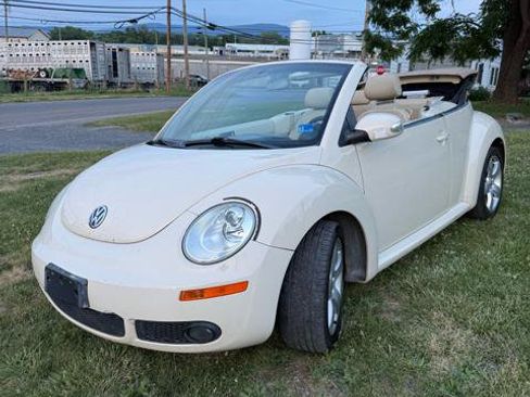 Used 2006 Volkswagen Beetle Convertible w/ Package 2 FWD image 3