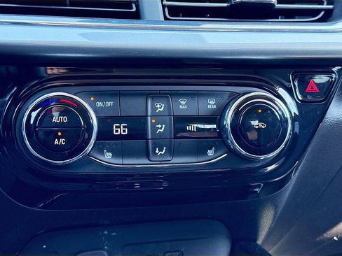 Used 2025 Chevrolet Trax LT w/ LT Convenience Package FWD image 29