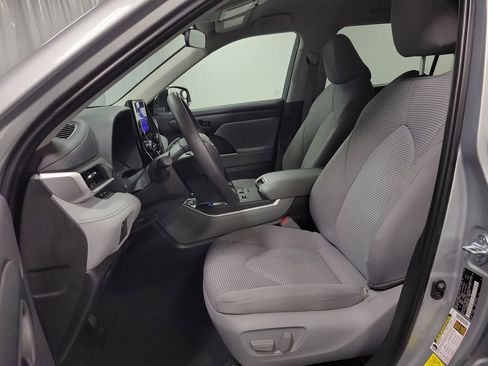 Used 2023 Toyota Highlander L FWD image 13