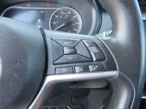 Used 2018 Nissan Kicks SV FWD image 17
