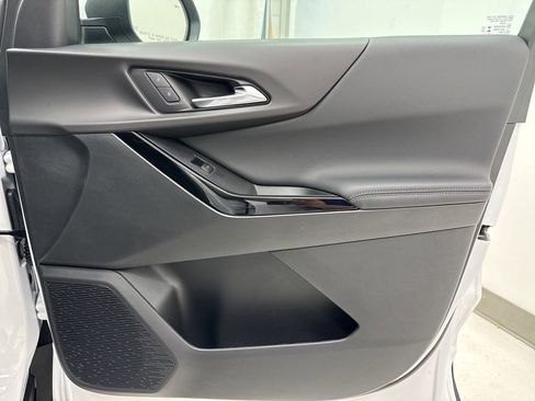 New 2026 Chevrolet Equinox LT w/ Convenience Package II image 8