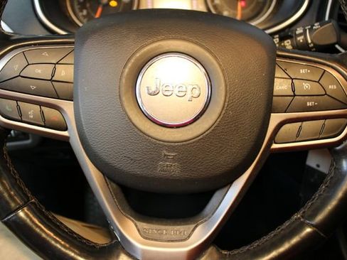 Used 2020 Jeep Cherokee Latitude w/ Cold Weather Group AWD/4WD image 20