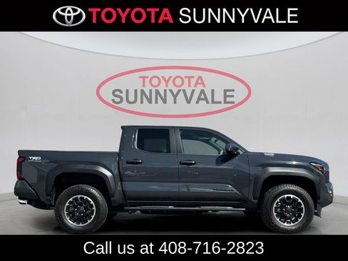 Used 2025 Toyota Tacoma TRD Off-Road AWD/4WD image 9