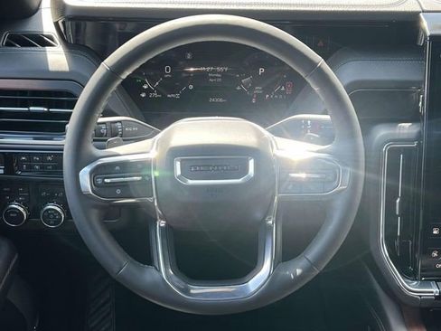 Used 2025 GMC Yukon XL Denali AWD/4WD image 13