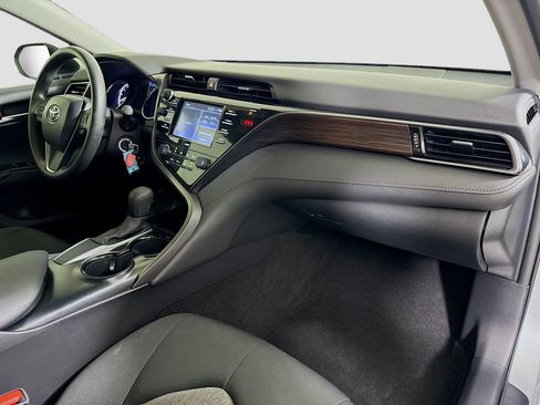 Used 2020 Toyota Camry LE FWD image 29