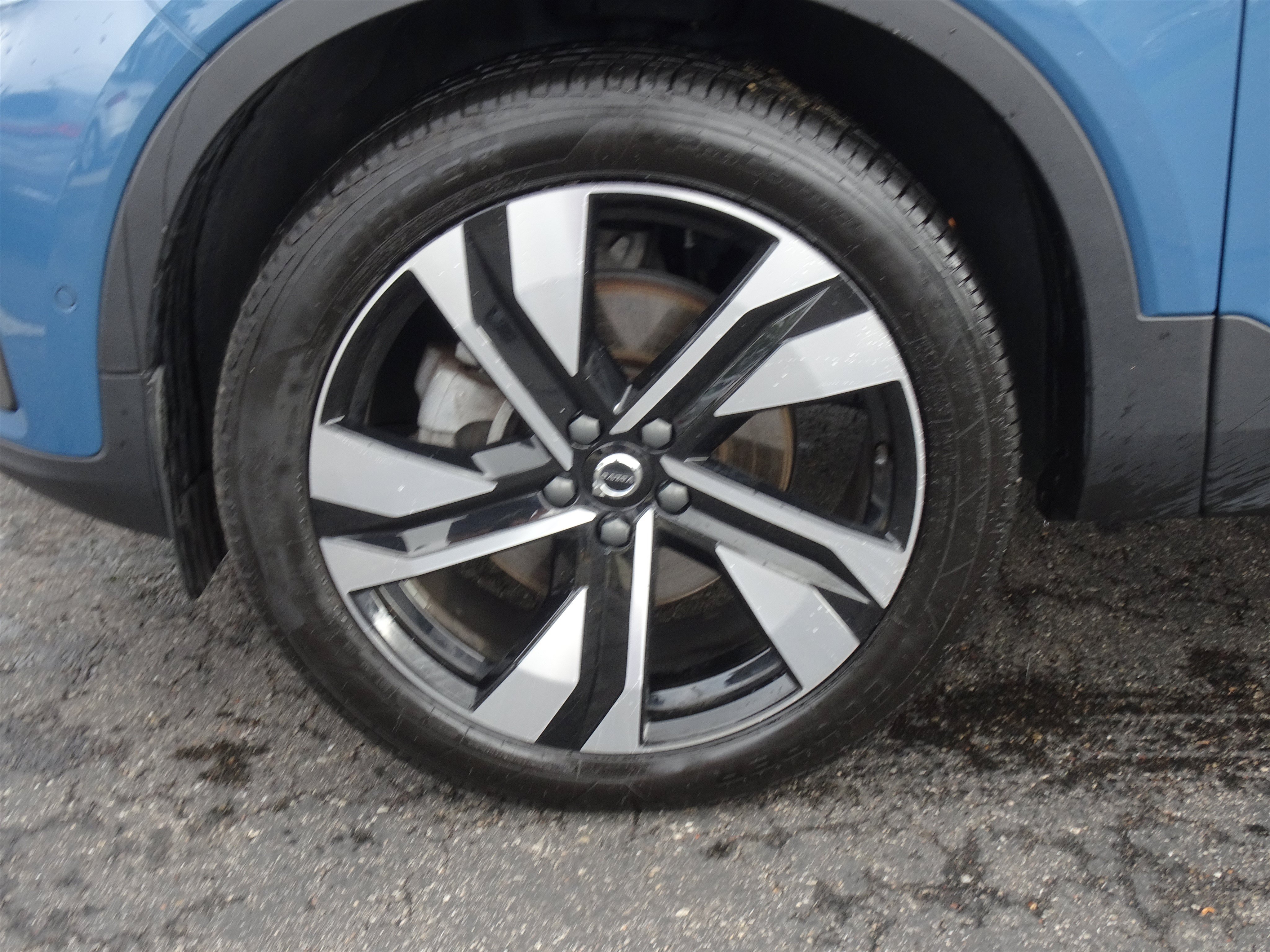 Used 2024 Volvo XC40 B5 Ultimate w/ Climate Package AWD/4WD image 8