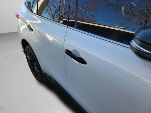 Certified 2023 Toyota Venza XLE image 21